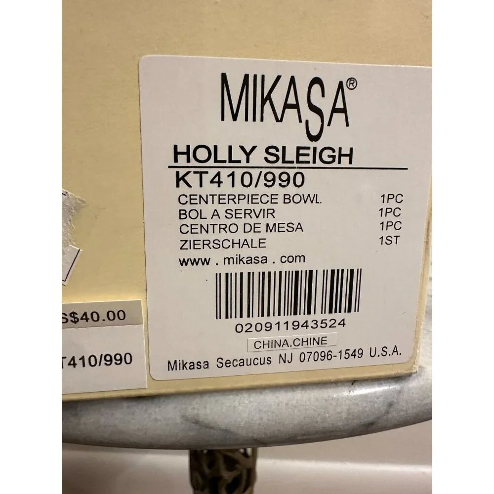 Mikasa Fine Porcelain Holly Sleigh Centerpiece KT410– New in‎ Box